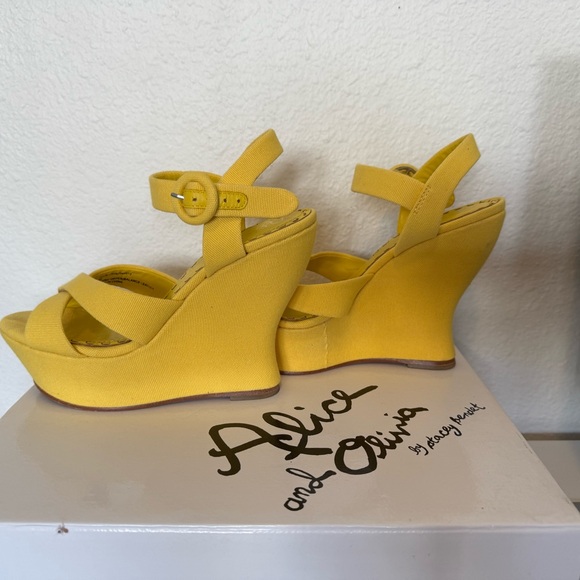 Alice and Olivia Wedge Sandal, Sz 38/7.5 - Picture 2 of 9